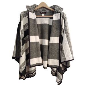Mode Vin Rouge Fashion Striped Poncho, Size S/M, Black/White/Gray